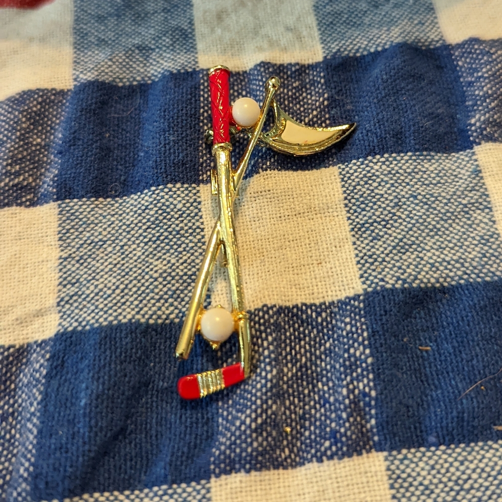 Vintage Gerry Red Gold Tone Golf Club Pin Brooch